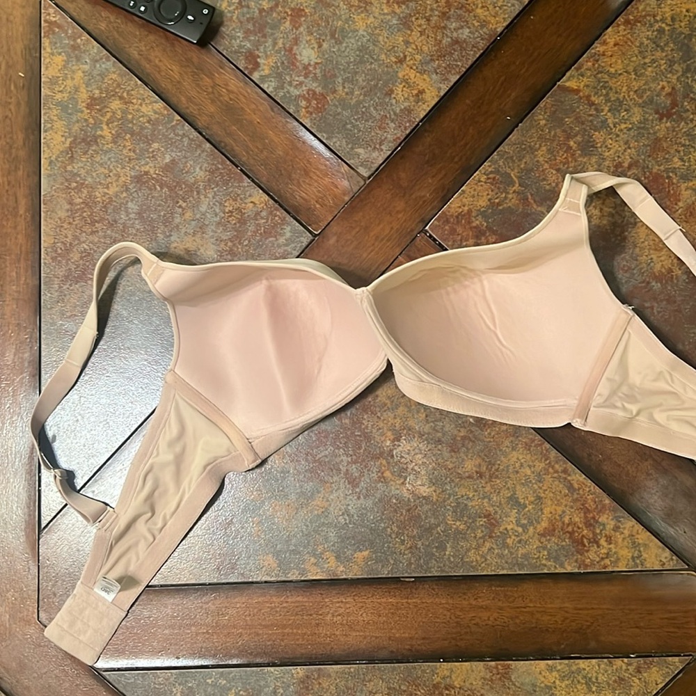 Ladies bra, 38D, great condition.